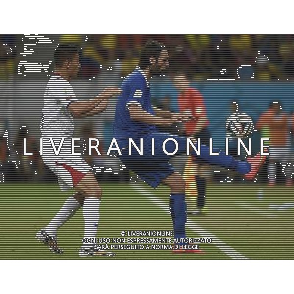 (140629) -- RECIFE, June 29, 2014 () -- Greece\'s Giorgios Samaras (R) controls the ball during a Round of 16 match between Costa Rica and Greece of 2014 FIFA World Cup at the Arena Pernambuco Stadium in Recife, Brazil, on June 29, 2014.(/Lui Siu Wai)(pcy) ©photoshot/Agenzia Aldo Liverani sas - ITALY ONLY - EDITORIAL USE ONLY - Costa Rica Vs Grecia Coppa del mondo FIFA 2014 allo stadio Arena Pernambuco di Recife, in Brasile, il 29 giugno 2014