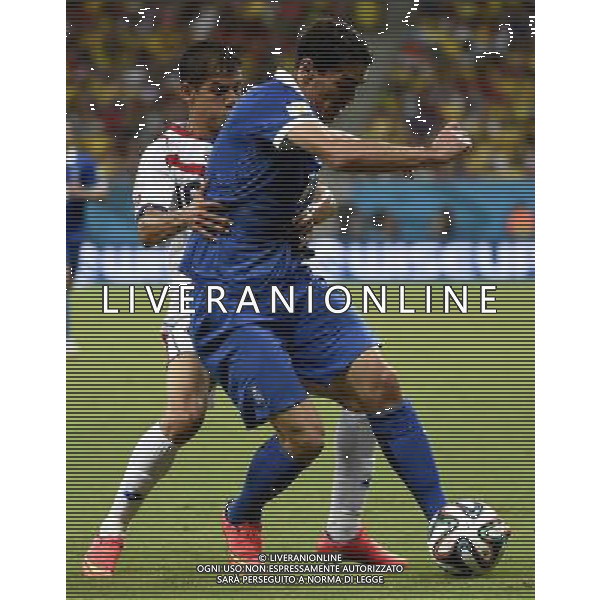 (140629) -- RECIFE, June 29, 2014 () -- Greece\'s Lazaros Christodoulopoulos (front) vies with Costa Rica\'s Christian Gamboa during a Round of 16 match between Costa Rica and Greece of 2014 FIFA World Cup at the Arena Pernambuco Stadium in Recife, Brazil, on June 29, 2014.(/Lui Siu Wai)(pcy) ©photoshot/Agenzia Aldo Liverani sas - ITALY ONLY - EDITORIAL USE ONLY - Costa Rica Vs Grecia Coppa del mondo FIFA 2014 allo stadio Arena Pernambuco di Recife, in Brasile, il 29 giugno 2014