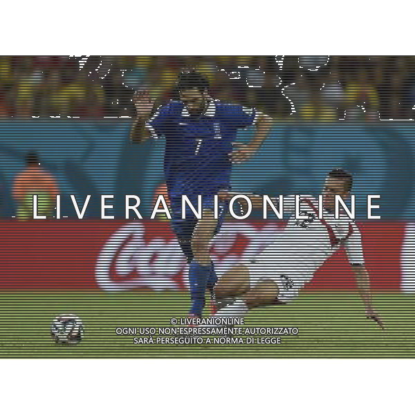 (140629) -- RECIFE, June 29, 2014 () -- Costa Rica\'s Jose Miguel Cubero (R) vies with Greece\'s Giorgios Samaras during a Round of 16 match between Costa Rica and Greece of 2014 FIFA World Cup at the Arena Pernambuco Stadium in Recife, Brazil, on June 29, 2014.(/Yang Lei)(xzj) ©photoshot/Agenzia Aldo Liverani sas - ITALY ONLY - EDITORIAL USE ONLY - Costa Rica Vs Grecia Coppa del mondo FIFA 2014 allo stadio Arena Pernambuco di Recife, in Brasile, il 29 giugno 2014