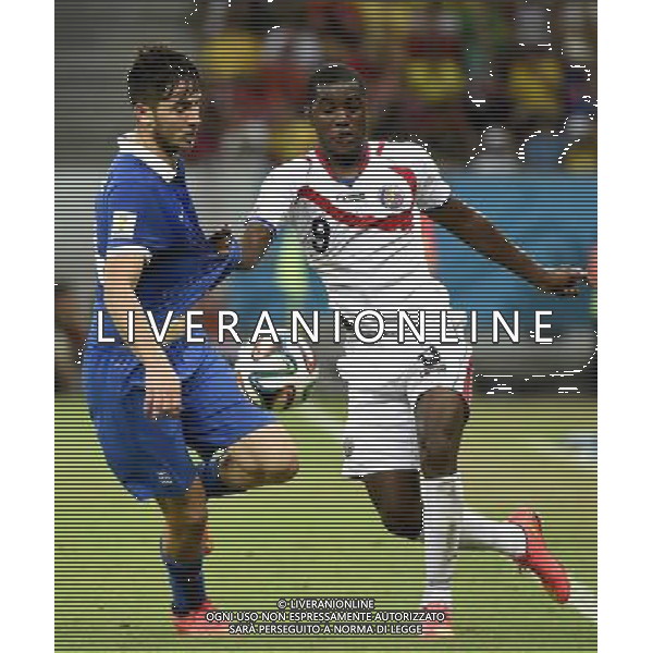 (140629) -- RECIFE, June 29, 2014 () -- Costa Rica\'s Joel Campbell (R) breaks through during a Round of 16 match between Costa Rica and Greece of 2014 FIFA World Cup at the Arena Pernambuco Stadium in Recife, Brazil, on June 29, 2014.(/Lui Siu Wai)(pcy) ©photoshot/Agenzia Aldo Liverani sas - ITALY ONLY - EDITORIAL USE ONLY - Costa Rica Vs Grecia Coppa del mondo FIFA 2014 allo stadio Arena Pernambuco di Recife, in Brasile, il 29 giugno 2014
