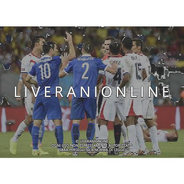 (140629) -- RECIFE, June 29, 2014 () -- Greece\'s Giorgos Karagounis (2nd L) argues with Australia\'s referee Benjamin Williams (4th R) during a Round of 16 match between Costa Rica and Greece of 2014 FIFA World Cup at the Arena Pernambuco Stadium in Recife, Brazil, on June 29, 2014.(/Lui Siu Wai)(pcy) ©photoshot/Agenzia Aldo Liverani sas - ITALY ONLY - EDITORIAL USE ONLY - Costa Rica Vs Grecia Coppa del mondo FIFA 2014 allo stadio Arena Pernambuco di Recife, in Brasile, il 29 giugno 2014