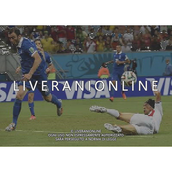 (140629) -- RECIFE, June 29, 2014 () -- Costa Rica\'s Christian Bolanos falls down during a Round of 16 match between Costa Rica and Greece of 2014 FIFA World Cup at the Arena Pernambuco Stadium in Recife, Brazil, on June 29, 2014.(/Lui Siu Wai)(pcy) ©photoshot/Agenzia Aldo Liverani sas - ITALY ONLY - EDITORIAL USE ONLY - Costa Rica Vs Grecia Coppa del mondo FIFA 2014 allo stadio Arena Pernambuco di Recife, in Brasile, il 29 giugno 2014