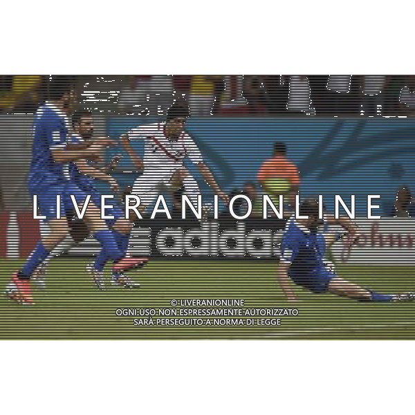 (140629) -- RECIFE, June 29, 2014 () -- Costa Rica\'s Christian Bolanos (C) competes during a Round of 16 match between Costa Rica and Greece of 2014 FIFA World Cup at the Arena Pernambuco Stadium in Recife, Brazil, on June 29, 2014.(/Yang Lei)(xzj) ©photoshot/Agenzia Aldo Liverani sas - ITALY ONLY - EDITORIAL USE ONLY - Costa Rica Vs Grecia Coppa del mondo FIFA 2014 allo stadio Arena Pernambuco di Recife, in Brasile, il 29 giugno 2014