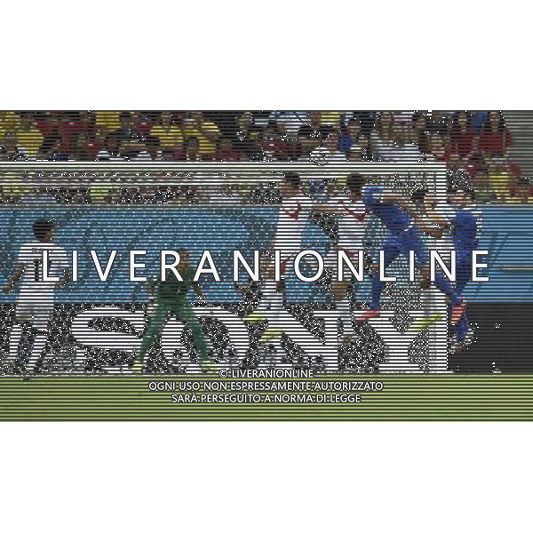 (140629) -- RECIFE, June 29, 2014 () -- Costa Rica\'s players attempt to block a header shot by Giorgios Samaras during a Round of 16 match between Costa Rica and Greece of 2014 FIFA World Cup at the Arena Pernambuco Stadium in Recife, Brazil, on June 29, 2014.(/Yang Lei)(xzj) ©photoshot/Agenzia Aldo Liverani sas - ITALY ONLY - EDITORIAL USE ONLY - Costa Rica Vs Grecia Coppa del mondo FIFA 2014 allo stadio Arena Pernambuco di Recife, in Brasile, il 29 giugno 2014