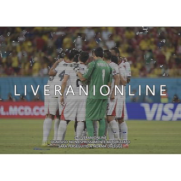 (140629) -- RECIFE, June 29, 2014 () -- Costa Rica\'s players cheer up before the extra time during a Round of 16 match between Costa Rica and Greece of 2014 FIFA World Cup at the Arena Pernambuco Stadium in Recife, Brazil, on June 29, 2014.(/Lui Siu Wai)(pcy) ©photoshot/Agenzia Aldo Liverani sas - ITALY ONLY - EDITORIAL USE ONLY - Costa Rica Vs Grecia Coppa del mondo FIFA 2014 allo stadio Arena Pernambuco di Recife, in Brasile, il 29 giugno 2014