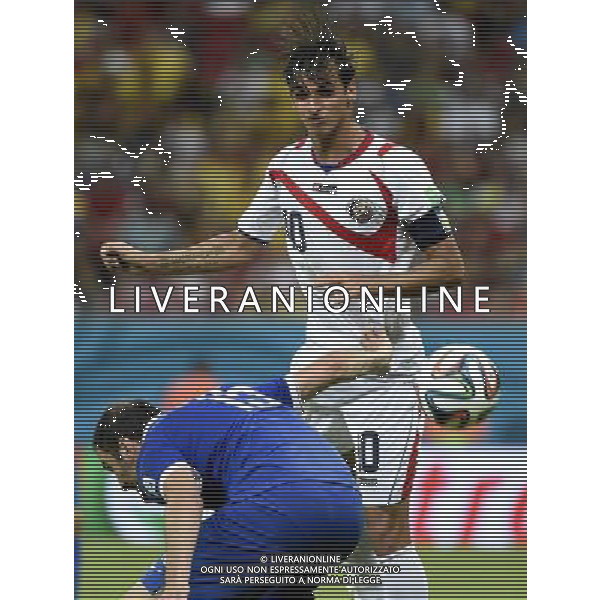 (140629) -- RECIFE, June 29, 2014 () -- Costa Rica\'s Bryan Ruiz (R) vies with Greece\'s Vasilis Torosidis during a Round of 16 match between Costa Rica and Greece of 2014 FIFA World Cup at the Arena Pernambuco Stadium in Recife, Brazil, on June 29, 2014.(/Lui Siu Wai)(pcy) ©photoshot/Agenzia Aldo Liverani sas - ITALY ONLY - EDITORIAL USE ONLY - Costa Rica Vs Grecia Coppa del mondo FIFA 2014 allo stadio Arena Pernambuco di Recife, in Brasile, il 29 giugno 2014