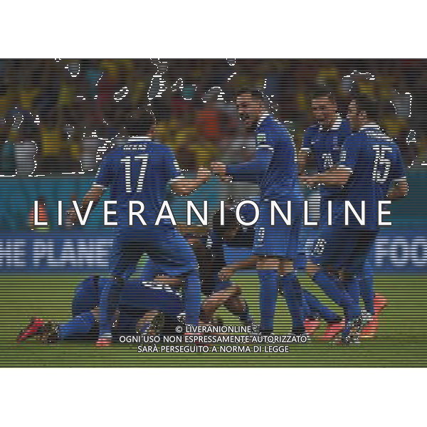 (140629) -- RECIFE, June 29, 2014 () -- Greece\'s players celebrate the goal during a Round of 16 match between Costa Rica and Greece of 2014 FIFA World Cup at the Arena Pernambuco Stadium in Recife, Brazil, on June 29, 2014.(/Guo Yong)(rh) ©photoshot/Agenzia Aldo Liverani sas - ITALY ONLY - EDITORIAL USE ONLY - Costa Rica Vs Grecia Coppa del mondo FIFA 2014 allo stadio Arena Pernambuco di Recife, in Brasile, il 29 giugno 2014