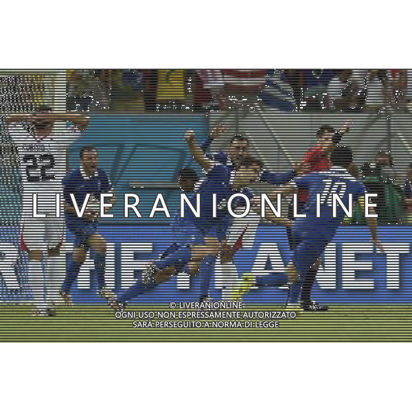 (140629) -- RECIFE, June 29, 2014 () -- Greece\'s Sokratis Papastathopoulos (C) celebrates a goal with his teammate during a Round of 16 match between Costa Rica and Greece of 2014 FIFA World Cup at the Arena Pernambuco Stadium in Recife, Brazil, on June 29, 2014.(/Yang Lei)(xzj) ©photoshot/Agenzia Aldo Liverani sas - ITALY ONLY - EDITORIAL USE ONLY - Costa Rica Vs Grecia Coppa del mondo FIFA 2014 allo stadio Arena Pernambuco di Recife, in Brasile, il 29 giugno 2014