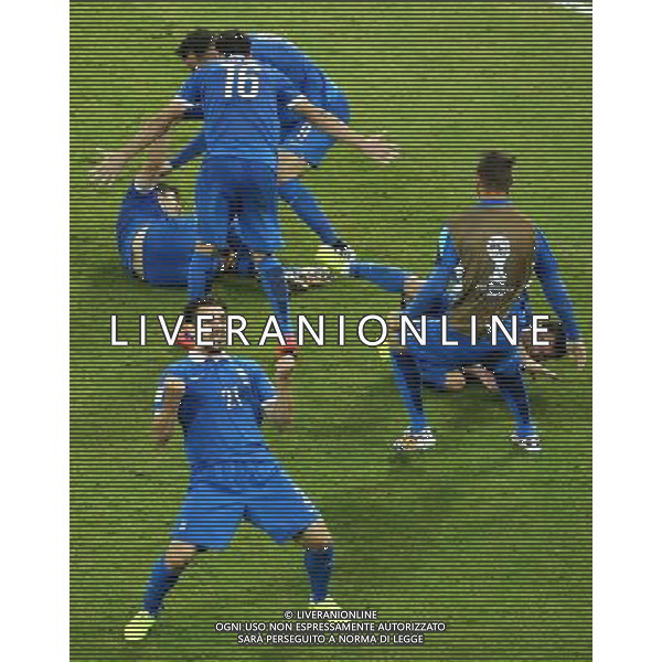 (140629) -- RECIFE, June 29, 2014 () -- Greece\'s players celebrate the goal during a Round of 16 match between Costa Rica and Greece of 2014 FIFA World Cup at the Arena Pernambuco Stadium in Recife, Brazil, on June 29, 2014.(/Cao Can)(rh) ©photoshot/Agenzia Aldo Liverani sas - ITALY ONLY - EDITORIAL USE ONLY - Costa Rica Vs Grecia Coppa del mondo FIFA 2014 allo stadio Arena Pernambuco di Recife, in Brasile, il 29 giugno 2014