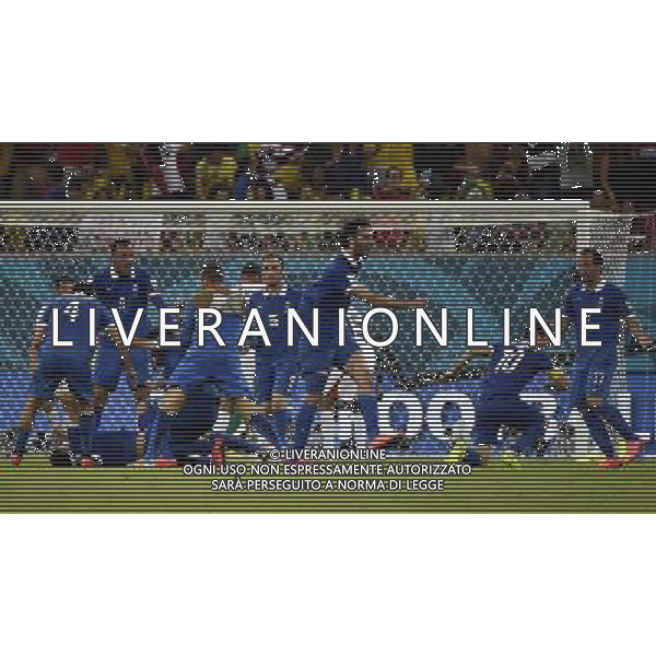 (140629) -- RECIFE, June 29, 2014 () -- Greece\'s Sokratis Papastathopoulos (L, bottom) celebrates a goal with his teammates during a Round of 16 match between Costa Rica and Greece of 2014 FIFA World Cup at the Arena Pernambuco Stadium in Recife, Brazil, on June 29, 2014.(/Lui Siu Wai)(pcy) ©photoshot/Agenzia Aldo Liverani sas - ITALY ONLY - EDITORIAL USE ONLY - Costa Rica Vs Grecia Coppa del mondo FIFA 2014 allo stadio Arena Pernambuco di Recife, in Brasile, il 29 giugno 2014