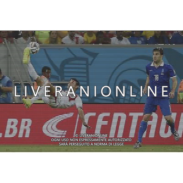 (140629) -- RECIFE, June 29, 2014 () -- Costa Rica\'s Giancarlo Gonzalez (L) makes an overhead kick during a Round of 16 match between Costa Rica and Greece of 2014 FIFA World Cup at the Arena Pernambuco Stadium in Recife, Brazil, on June 29, 2014.(/Yang Lei)(xzj) ©photoshot/Agenzia Aldo Liverani sas - ITALY ONLY - EDITORIAL USE ONLY - Costa Rica Vs Grecia Coppa del mondo FIFA 2014 allo stadio Arena Pernambuco di Recife, in Brasile, il 29 giugno 2014