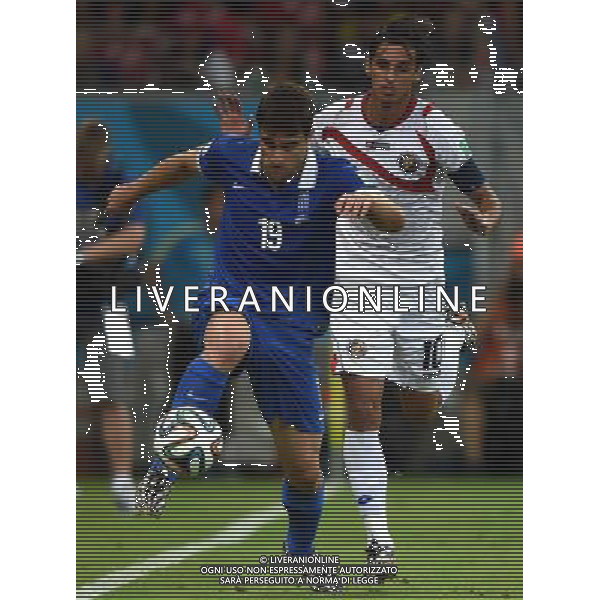 (140629) -- RECIFE, June 29, 2014 () -- Costa Rica\'s Bryan Ruiz vies with Greece\'s Sokratis Papastathopoulos during a Round of 16 match between Costa Rica and Greece of 2014 FIFA World Cup at the Arena Pernambuco Stadium in Recife, Brazil, on June 29, 2014.(/Guo Yong)(rh) ©photoshot/Agenzia Aldo Liverani sas - ITALY ONLY - EDITORIAL USE ONLY - Costa Rica Vs Grecia Coppa del mondo FIFA 2014 allo stadio Arena Pernambuco di Recife, in Brasile, il 29 giugno 2014
