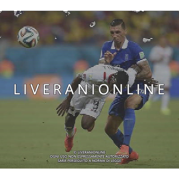 (140629) -- RECIFE, June 29, 2014 () -- Costa Rica\'s Joel Campbell (L) vies with Greece\'s Jose Cholevas during a Round of 16 match between Costa Rica and Greece of 2014 FIFA World Cup at the Arena Pernambuco Stadium in Recife, Brazil, on June 29, 2014.(/Yang Lei)(xzj) ©photoshot/Agenzia Aldo Liverani sas - ITALY ONLY - EDITORIAL USE ONLY - Costa Rica Vs Grecia Coppa del mondo FIFA 2014 allo stadio Arena Pernambuco di Recife, in Brasile, il 29 giugno 2014