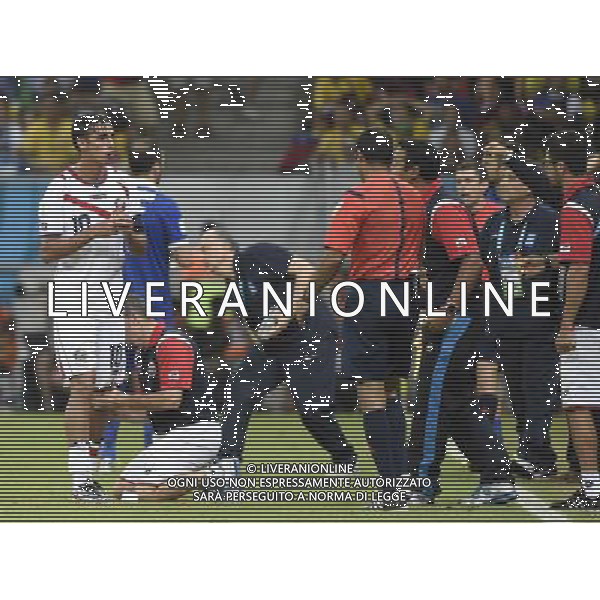 (140629) -- RECIFE, June 29, 2014 () -- Costa Rica\'s Bryan Ruiz (1st L) prepares for the extra time during a Round of 16 match between Costa Rica and Greece of 2014 FIFA World Cup at the Arena Pernambuco Stadium in Recife, Brazil, on June 29, 2014.(/Lui Siu Wai)(pcy) ©photoshot/Agenzia Aldo Liverani sas - ITALY ONLY - EDITORIAL USE ONLY - Costa Rica Vs Grecia Coppa del mondo FIFA 2014 allo stadio Arena Pernambuco di Recife, in Brasile, il 29 giugno 2014