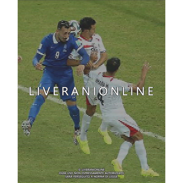 (140629) -- RECIFE, June 29, 2014 () -- Greece\'s Konstantinos Mitroglou (L) vies for the ball during a Round of 16 match between Costa Rica and Greece of 2014 FIFA World Cup at the Arena Pernambuco Stadium in Recife, Brazil, on June 29, 2014.(/Cao Can)(rh) ©photoshot/Agenzia Aldo Liverani sas - ITALY ONLY - EDITORIAL USE ONLY - Costa Rica Vs Grecia Coppa del mondo FIFA 2014 allo stadio Arena Pernambuco di Recife, in Brasile, il 29 giugno 2014