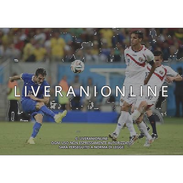 (140629) -- RECIFE, June 29, 2014 () -- Greece\'s Giorgos Karagounis (L) shoots during a Round of 16 match between Costa Rica and Greece of 2014 FIFA World Cup at the Arena Pernambuco Stadium in Recife, Brazil, on June 29, 2014.(/Yang Lei)(xzj) ©photoshot/Agenzia Aldo Liverani sas - ITALY ONLY - EDITORIAL USE ONLY - Costa Rica Vs Grecia Coppa del mondo FIFA 2014 allo stadio Arena Pernambuco di Recife, in Brasile, il 29 giugno 2014