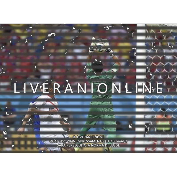 (140629) -- RECIFE, June 29, 2014 () -- Costa Rica\'s goalkeeper Keilor Navas (R) blocks the ball during a Round of 16 match between Costa Rica and Greece of 2014 FIFA World Cup at the Arena Pernambuco Stadium in Recife, Brazil, on June 29, 2014.(/Yang Lei)(xzj) ©photoshot/Agenzia Aldo Liverani sas - ITALY ONLY - EDITORIAL USE ONLY - Costa Rica Vs Grecia Coppa del mondo FIFA 2014 allo stadio Arena Pernambuco di Recife, in Brasile, il 29 giugno 2014