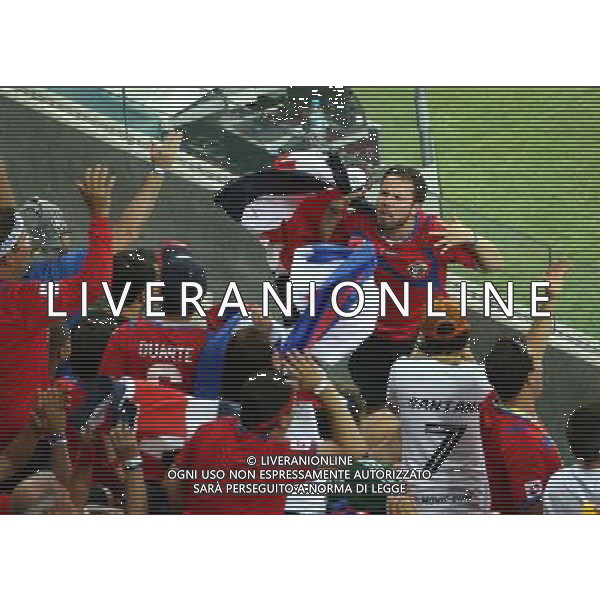 (140629) -- RECIFE, June 29, 2014 () -- Costa Rica\'s fans cheer for the team during a Round of 16 match between Costa Rica and Greece of 2014 FIFA World Cup at the Arena Pernambuco Stadium in Recife, Brazil, on June 29, 2014.(/Guo Yong)(rh) ©photoshot/Agenzia Aldo Liverani sas - ITALY ONLY - EDITORIAL USE ONLY - Costa Rica Vs Grecia Coppa del mondo FIFA 2014 allo stadio Arena Pernambuco di Recife, in Brasile, il 29 giugno 2014