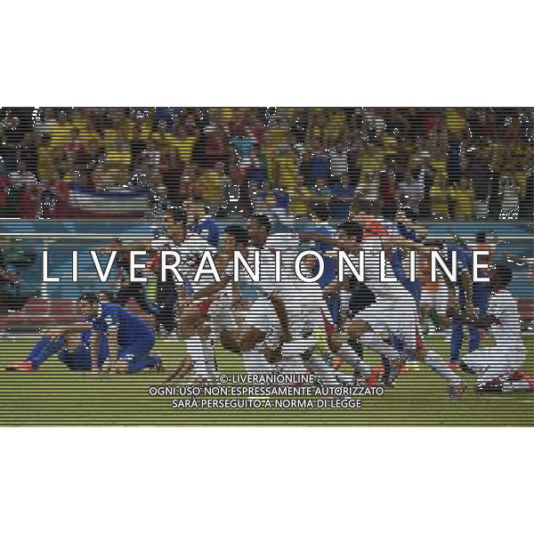(140629) -- RECIFE, June 29, 2014 () -- Costa Rica\'s players celebrate their victory after the penalty shoot-out of a Round of 16 match between Costa Rica and Greece of 2014 FIFA World Cup at the Arena Pernambuco Stadium in Recife, Brazil, on June 29, 2014. Costa Rica won 6-4 (5-3 in penalties) over Greece and qualified for quarter-finals on Sunday. (/Lui Siu Wai)(pcy) ©photoshot/Agenzia Aldo Liverani sas - ITALY ONLY - EDITORIAL USE ONLY - Costa Rica Vs Grecia Coppa del mondo FIFA 2014 allo stadio Arena Pernambuco di Recife, in Brasile, il 29 giugno 2014