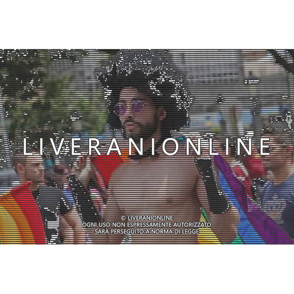 COSTA RICA-SAN JOSE-SOCIEDAD MARCHA (140629) -- SAN JOSE, junio 29, 2014 (Xinhua) -- Residentes participan en una marcha por la diversidad sexual de la comunidad Lésbico, Gay, Bisexual y Transexual (LGBT), en San José, capital de Costa Rica, el 29 de junio de 2014. De acuerdo con información de la prensa local, la marcha se llevó a cabo en demanda de un díalogo con el nuevo gobierno del país sobre la atención e inclusión de la comunidad LGBT, además del respeto a sus derechos. (Xinhua/Kent Gilbert) ©photoshot/Agenzia Aldo Liverani sas - ITALY ONLY - EDITORIAL USE ONLY - Costa Rica Vs Grecia Coppa del mondo FIFA 2014 allo stadio Arena Pernambuco di Recife, in Brasile, il 29 giugno 2014