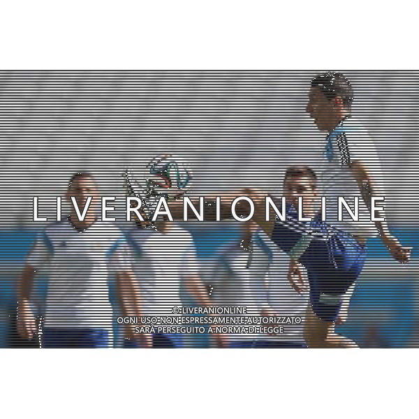 (140630) -- SAO PAULO, June 30, 2014 () -- Argentina\'s Angel Di Maria (front) controls the ball during a training session in Sao Paulo, Brazil, on June 30, 2014, ahead of a Round of 16 match between Argentina and Switzerland of 2014 FIFA World Cup. (/TELAM)(pcy) ©photoshot/Agenzia Aldo Liverani sas - ITALY ONLY - EDITORIAL USE ONLY - Argentina - Svizzera Coppa del Mondo FIFA 2014 allo stadio Arena di Sao Paulo, in Brasile, 1 ° luglio 2014