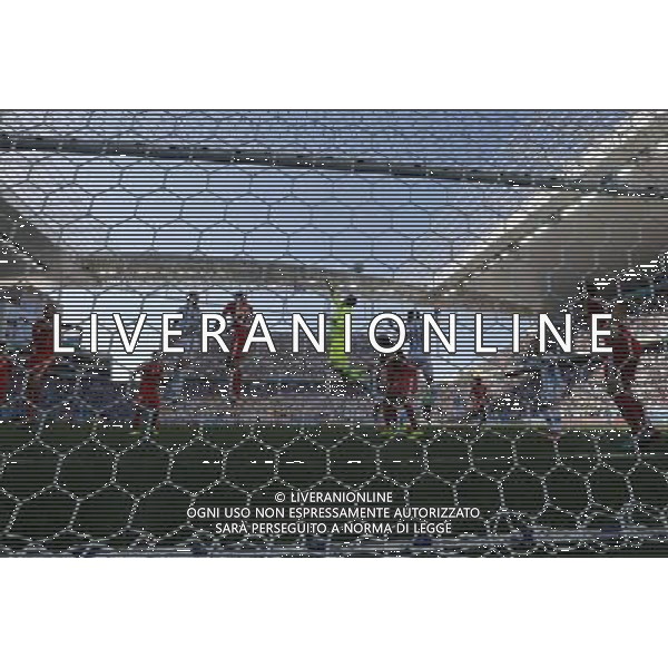 (140701) -- SAO PAULO, July 1, 2014 () -- Switzerland\'s goalkeeper Sergio Romero (C) attempts to pluck the ball during a Round of 16 match between Argentina and Switzerland of 2014 FIFA World Cup at the Arena de Sao Paulo Stadium in Sao Paulo, Brazil, on July 1, 2014. Argentina won 1-0 over Switzerland after 120 minutes and qualified for quarter-finals on Tuesday. (/Wang Lili)(pcy) ©photoshot/Agenzia Aldo Liverani sas - ITALY ONLY - EDITORIAL USE ONLY - Argentina - Svizzera Coppa del Mondo FIFA 2014 allo stadio Arena di Sao Paulo, in Brasile, 1 ° luglio 2014