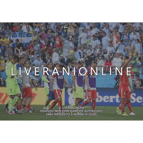 (140701) -- SAO PAULO, July 1, 2014 () -- Switzerland\'s players leave the field after a Round of 16 match between Argentina and Switzerland of 2014 FIFA World Cup at the Arena de Sao Paulo Stadium in Sao Paulo, Brazil, on July 1, 2014. Argentina won 1-0 over Switzerland after 120 minutes and qualified for quarter-finals on Tuesday.(/Wang Yuguo)(rh) ©photoshot/Agenzia Aldo Liverani sas - ITALY ONLY - EDITORIAL USE ONLY - Argentina - Svizzera Coppa del Mondo FIFA 2014 allo stadio Arena di Sao Paulo, in Brasile, 1 ° luglio 2014