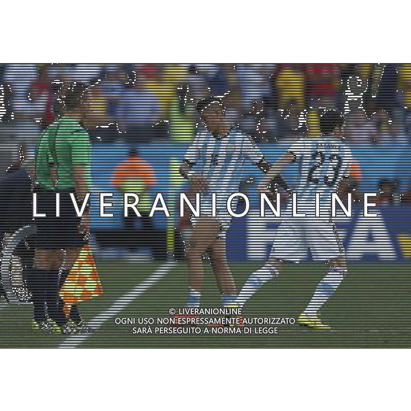 (140701) -- SAO PAULO, July 1, 2014 () -- Argentina\'s Jose Basanta (R) replaces Marcos Rojo (2nd R) during a Round of 16 match between Argentina and Switzerland of 2014 FIFA World Cup at the Arena de Sao Paulo Stadium in Sao Paulo, Brazil, on July 1, 2014. Argentina won 1-0 over Switzerland after 120 minutes and qualified for quarter-finals on Tuesday. (/Wang Lili)(pcy) ©photoshot/Agenzia Aldo Liverani sas - ITALY ONLY - EDITORIAL USE ONLY - Argentina - Svizzera Coppa del Mondo FIFA 2014 allo stadio Arena di Sao Paulo, in Brasile, 1 ° luglio 2014