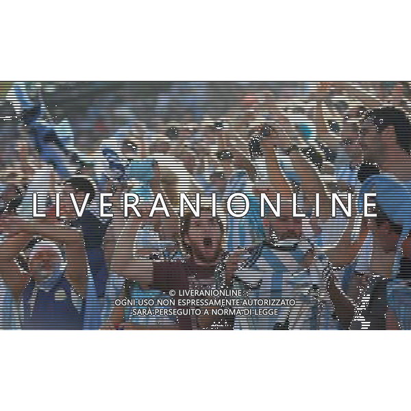 (140701) -- SAO PAULO, July 1, 2014 () -- Argentina\'s fans celebrate the goal during the extra time of a Round of 16 match between Argentina and Switzerland of 2014 FIFA World Cup at the Arena de Sao Paulo Stadium in Sao Paulo, Brazil, on July 1, 2014. Argentina won 1-0 over Switzerland after 120 minutes and qualified for quarter-finals on Tuesday.(/Xu Zijian)(rh) ©photoshot/Agenzia Aldo Liverani sas - ITALY ONLY - EDITORIAL USE ONLY - Argentina - Svizzera Coppa del Mondo FIFA 2014 allo stadio Arena di Sao Paulo, in Brasile, 1 ° luglio 2014