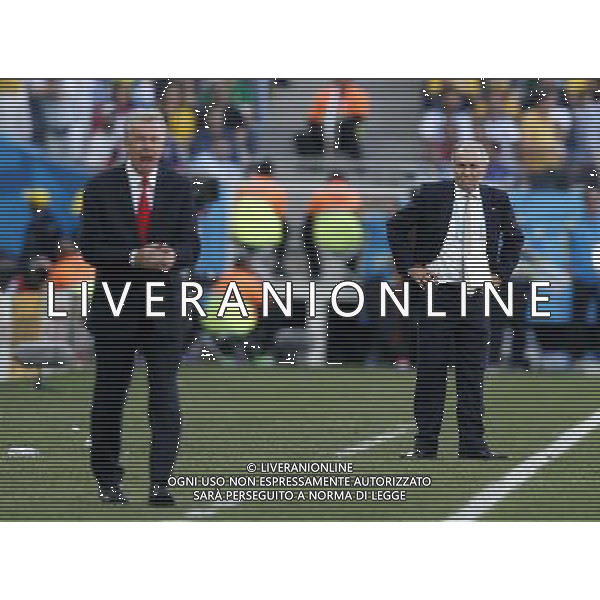 (140701) -- SAO PAULO, July 1, 2014 () -- Argentina\'s coach Alejandro Sabella (R) watches a Round of 16 match between Argentina and Switzerland of 2014 FIFA World Cup at the Arena de Sao Paulo Stadium in Sao Paulo, Brazil, on July 1, 2014. Argentina won 1-0 over Switzerland after 120 minutes and qualified for quarter-finals on Tuesday. (/Wang Lili)(pcy) ©photoshot/Agenzia Aldo Liverani sas - ITALY ONLY - EDITORIAL USE ONLY - Argentina - Svizzera Coppa del Mondo FIFA 2014 allo stadio Arena di Sao Paulo, in Brasile, 1 ° luglio 2014