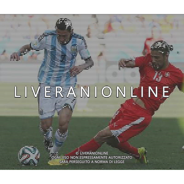 (140701) -- SAO PAULO, July 1, 2014 () -- Argentina\'s Angel Di Maria vies with Switzerland\'s Ricardo Rodriguez during a Round of 16 match between Argentina and Switzerland of 2014 FIFA World Cup at the Arena de Sao Paulo Stadium in Sao Paulo, Brazil, on July 1, 2014. Argentina won 1-0 over Switzerland after 120 minutes and qualified for quarter-finals on Tuesday.(/Xu Zijian)(rh) ©photoshot/Agenzia Aldo Liverani sas - ITALY ONLY - EDITORIAL USE ONLY - Argentina - Svizzera Coppa del Mondo FIFA 2014 allo stadio Arena di Sao Paulo, in Brasile, 1 ° luglio 2014