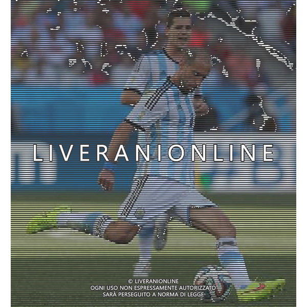 (140701) -- SAO PAULO, July 1, 2014 () -- Argentina\'s Pablo Zabaleta passes the ball during a Round of 16 match between Argentina and Switzerland of 2014 FIFA World Cup at the Arena de Sao Paulo Stadium in Sao Paulo, Brazil, on July 1, 2014.(/Xu Zijian)(rh) ©photoshot/Agenzia Aldo Liverani sas - ITALY ONLY - EDITORIAL USE ONLY - Argentina - Svizzera Coppa del Mondo FIFA 2014 allo stadio Arena di Sao Paulo, in Brasile, 1 ° luglio 2014