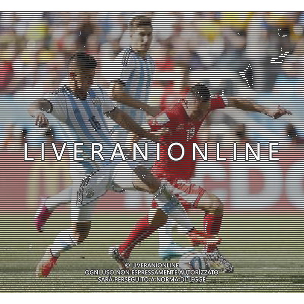 (140701) -- SAO PAULO, July 1, 2014 () -- Switzerland\'s Josip Drmic (R, front) vies with Argentina\'s Marcos Rojo during a Round of 16 match between Argentina and Switzerland of 2014 FIFA World Cup at the Arena de Sao Paulo Stadium in Sao Paulo, Brazil, on July 1, 2014.(/Wang Lili)(pcy) ©photoshot/Agenzia Aldo Liverani sas - ITALY ONLY - EDITORIAL USE ONLY - Argentina - Svizzera Coppa del Mondo FIFA 2014 allo stadio Arena di Sao Paulo, in Brasile, 1 ° luglio 2014