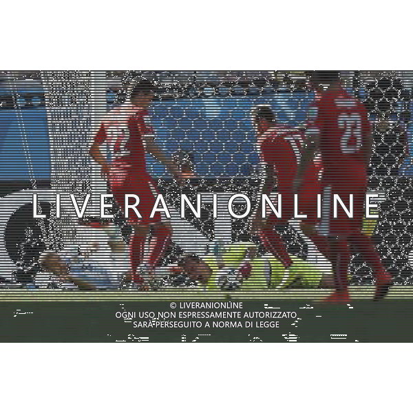 (140701) -- SAO PAULO, July 1, 2014 () -- Switzerland\'s goalkeeper Diego Benaglio (R, bottom) falls down during a Round of 16 match between Argentina and Switzerland of 2014 FIFA World Cup at the Arena de Sao Paulo Stadium in Sao Paulo, Brazil, on July 1, 2014.(/Wang Lili)(pcy) ©photoshot/Agenzia Aldo Liverani sas - ITALY ONLY - EDITORIAL USE ONLY - Argentina - Svizzera Coppa del Mondo FIFA 2014 allo stadio Arena di Sao Paulo, in Brasile, 1 ° luglio 2014
