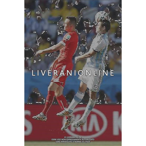 (140701) -- SAO PAULO, July 1, 2014 () -- Argentina\'s Fernando Gago (R) competes for a header with Switzerland\'s Josip Drmic during a Round of 16 match between Argentina and Switzerland of 2014 FIFA World Cup at the Arena de Sao Paulo Stadium in Sao Paulo, Brazil, on July 1, 2014.(/Wang Lili)(pcy) ©photoshot/Agenzia Aldo Liverani sas - ITALY ONLY - EDITORIAL USE ONLY - Argentina - Svizzera Coppa del Mondo FIFA 2014 allo stadio Arena di Sao Paulo, in Brasile, 1 ° luglio 2014