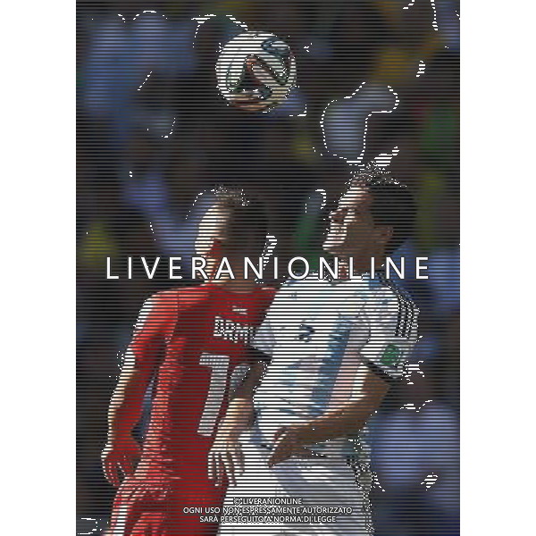 (140701) -- SAO PAULO, July 1, 2014 () -- Switzerland\'s Josip Drmic (L) competes for a header with Argentina\'s Fernando Gago during a Round of 16 match between Argentina and Switzerland of 2014 FIFA World Cup at the Arena de Sao Paulo Stadium in Sao Paulo, Brazil, on July 1, 2014.(/Wang Lili)(pcy) ©photoshot/Agenzia Aldo Liverani sas - ITALY ONLY - EDITORIAL USE ONLY - Argentina - Svizzera Coppa del Mondo FIFA 2014 allo stadio Arena di Sao Paulo, in Brasile, 1 ° luglio 2014