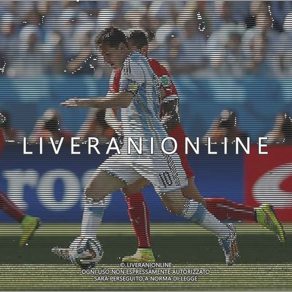 (140701) -- SAO PAULO, July 1, 2014 () -- Argentina\'s Lionel Messi (front) runs with the ball during a Round of 16 match between Argentina and Switzerland of 2014 FIFA World Cup at the Arena de Sao Paulo Stadium in Sao Paulo, Brazil, on July 1, 2014.(/Wang Lili)(pcy) ©photoshot/Agenzia Aldo Liverani sas - ITALY ONLY - EDITORIAL USE ONLY - Argentina - Svizzera Coppa del Mondo FIFA 2014 allo stadio Arena di Sao Paulo, in Brasile, 1 ° luglio 2014