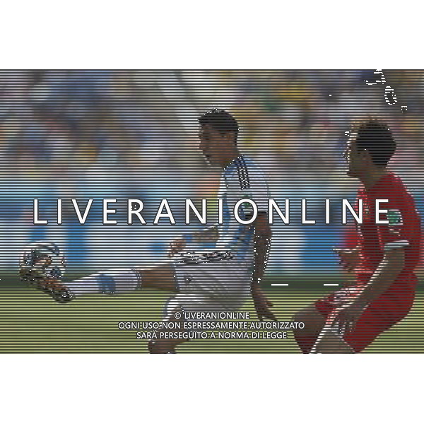 (140701) -- SAO PAULO, July 1, 2014 () -- Argentina\'s Angel Di Maria (L) vies with Switzerland\'s Admir Mehmedi during a Round of 16 match between Argentina and Switzerland of 2014 FIFA World Cup at the Arena de Sao Paulo Stadium in Sao Paulo, Brazil, on July 1, 2014.(/Wang Lili)(pcy) ©photoshot/Agenzia Aldo Liverani sas - ITALY ONLY - EDITORIAL USE ONLY - Argentina - Svizzera Coppa del Mondo FIFA 2014 allo stadio Arena di Sao Paulo, in Brasile, 1 ° luglio 2014