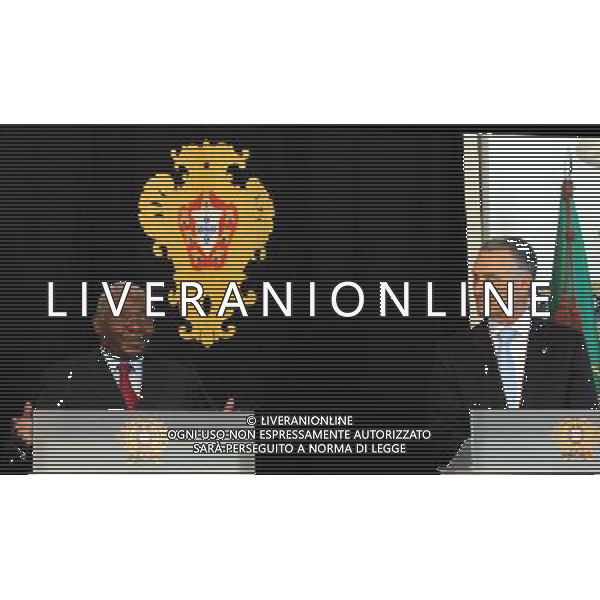 (140701) -- LISBON, July 1, 2014 () -- Visiting Mozambique\'s President Armando Guebuza (L) and Portuguese President Anibal Cavaco Silva attend a joint press conference in Lisbon, Portugal, July 1, 2014. Guebuza arrived in Portugal on Tuesday for a state visit. (/Zhang Liyun) (zjy) ©photoshot/Agenzia Aldo Liverani sas - ITALY ONLY - EDITORIAL USE ONLY