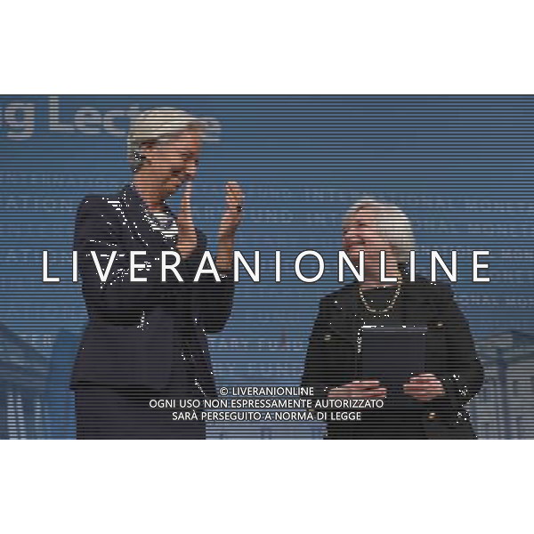 (140702) -- WASHINGTON D.C., July 2, 2014 () -- Christine Lagarde (L), Managing Director of the International Monetary Fund (IMF), applauses as U.S. Federal Reserve Chair Janet Yellen looks at the headquarters of the IMF in Washington D.C., capital of the United States, July 2, 2014. U.S. Federal Reserve Chair Janet Yellen said Wednesday that she didn\'t see the need for the central bank to change current monetary policy in order to address financial stability concerns, although she acknowledged \'pockets of increased risk-taking\' in the financial system. (/Bao Dandan) AG ALDO LIVERANI SAS ONLY ITALY