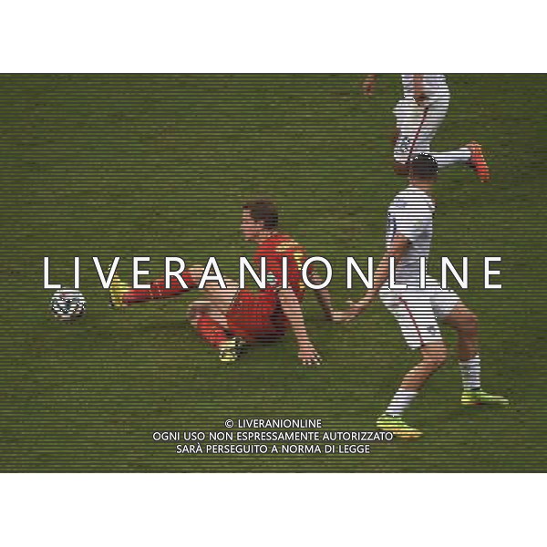 (140701) -- SALVADOR, July 1, 2014 () -- Belgium\'s Jan Vertonghen (L) falls down during a Round of 16 match between Belgium and the U.S. of 2014 FIFA World Cup at the Arena Fonte Nova Stadium in Salvador, Brazil, on July 1, 2014. Belgium won 2-1 over the U.S. after 120 minutes and qualified for quarter-finals on Tuesday. (/Guo Yong)(pcy) AG ALDO LIVERANI SAS ONLY ITALY