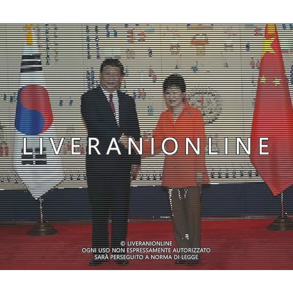 (140703) -- SEOUL, July 3, 2014 () -- Chinese President Xi Jinping (L) shakes hands with South Korean President Park Geun-hye in Seoul, South Korea, July 3, 2014. (/Lan Hongguang) (hdt) ©PHOTOSHOT/Agenzia Aldo Liverani sas - ITALY ONLY - EDITORIAL USE ONLY