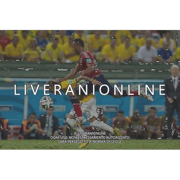 (140705) -- FORTALEZA, July 5, 2014 () -- Brazil\'s Neymar (L) is fouled by Juan Camilo Zuniga of Colombia during the quarterfinal match between Brazil and Colombia of 2014 Brazil FIFA World Cup at the Castelao Stadium, in Fortaleza, Brazil, on July 4, 2014. (/AGENCIA ESTADO) (sp) (dp) ***BRAZIL OUT*** AG ALDO LIVERANI SAS ONLY ITALY