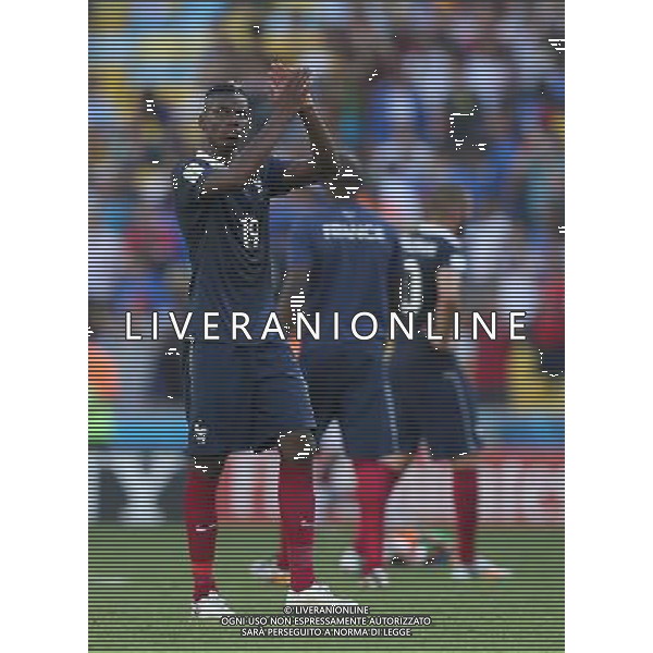 (140704) -- RIO DE JANEIRO, July 4, 2014 () -- France\'s Paul Pogba applauds the fans after a quarter-finals match between France and Germany of 2014 FIFA World Cup at the Estadio do Maracana Stadium in Rio de Janeiro, Brazil, on July 4, 2014. Germany won 1-0 over France and qualified for semi-finals on Friday.(/Xu Zijian)(rh) AG ALDO LIVERANI SAS ONLY ITALY