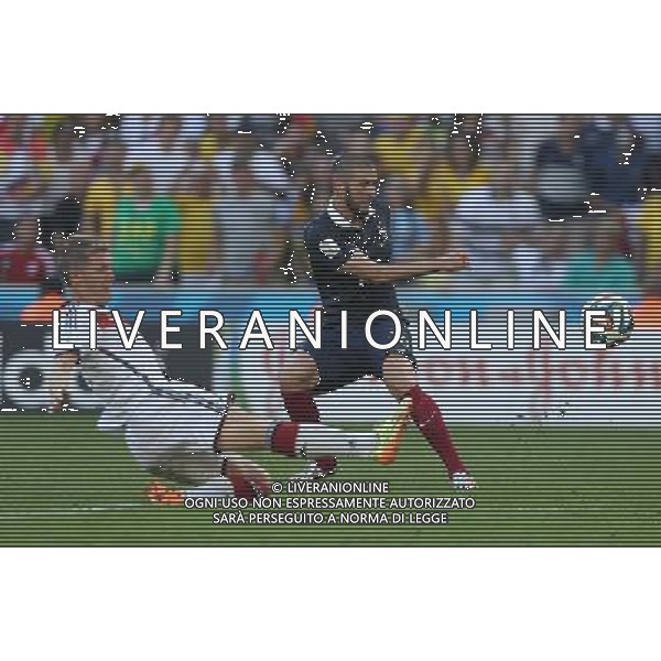 (140704) -- RIO DE JANEIRO, July 4, 2014 () -- France\'s Karim Benzema (R) vies for the ball during a quarter-finals match between France and Germany of 2014 FIFA World Cup at the Estadio do Maracana Stadium in Rio de Janeiro, Brazil, on July 4, 2014. Germany won 1-0 over France and qualified for semi-finals on Friday.(/Xu Zijian)(rh) AG ALDO LIVERANI SAS ONLY ITALY