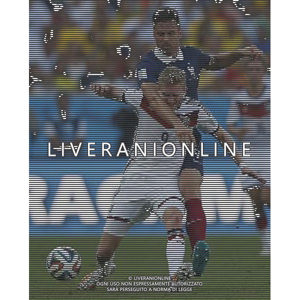 (140704) -- RIO DE JANEIRO, July 4, 2014 () -- France\'s Olivier Giroud vies with Germany\'s Andre Schuerrle during a quarter-finals match between France and Germany of 2014 FIFA World Cup at the Estadio do Maracana Stadium in Rio de Janeiro, Brazil, on July 4, 2014. Germany won 1-0 over France and qualified for semi-finals on Friday.(/Wang Lili)(rh) AG ALDO LIVERANI SAS ONLY ITALY