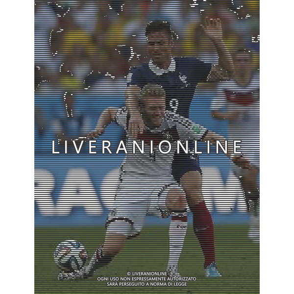 (140704) -- RIO DE JANEIRO, July 4, 2014 () -- France\'s Olivier Giroud vies with Germany\'s Andre Schuerrle during a quarter-finals match between France and Germany of 2014 FIFA World Cup at the Estadio do Maracana Stadium in Rio de Janeiro, Brazil, on July 4, 2014. Germany won 1-0 over France and qualified for semi-finals on Friday.(/Wang Lili)(rh) AG ALDO LIVERANI SAS ONLY ITALY