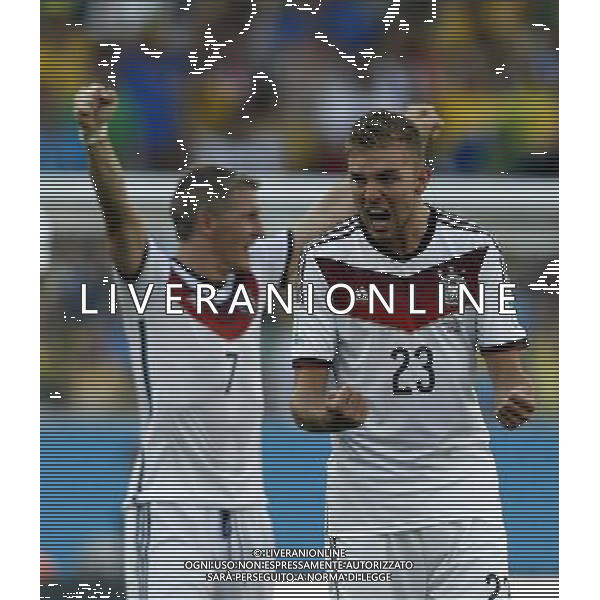 (140704) -- RIO DE JANEIRO, July 4, 2014 () -- Germany\'s Christoph Kramer (R) celebrates the victory after a quarter-finals match between France and Germany of 2014 FIFA World Cup at the Estadio do Maracana Stadium in Rio de Janeiro, Brazil, on July 4, 2014. Germany won 1-0 over France and qualified for semi-finals on Friday.(/Wang Lili)(rh) AG ALDO LIVERANI SAS ONLY ITALY