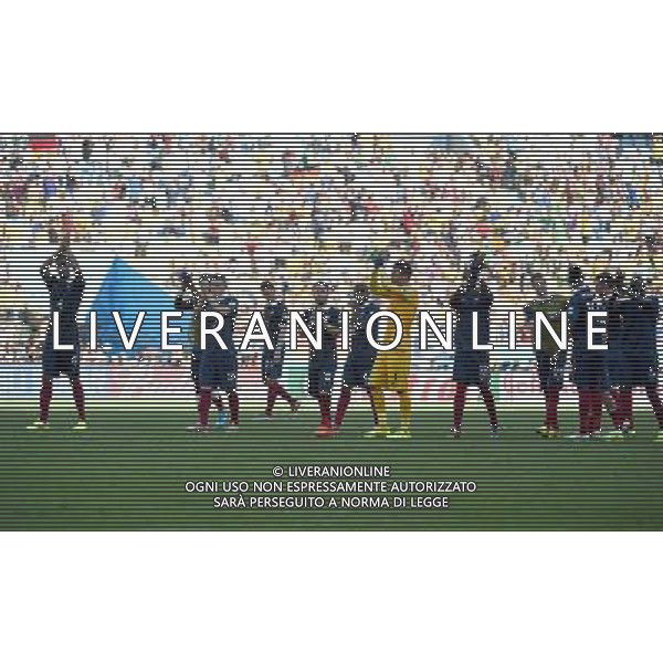 (140704) -- RIO DE JANEIRO, July 4, 2014 () -- France\'s players applaud the fans after a quarter-finals match between France and Germany of 2014 FIFA World Cup at the Estadio do Maracana Stadium in Rio de Janeiro, Brazil, on July 4, 2014. Germany won 1-0 over France and qualified for semi-finals on Friday.(/Wang Yuguo)(rh) AG ALDO LIVERANI SAS ONLY ITALY