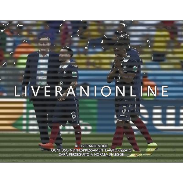 (140704) -- RIO DE JANEIRO, July 4, 2014 () -- France\'s players leave the field after a quarter-finals match between France and Germany of 2014 FIFA World Cup at the Estadio do Maracana Stadium in Rio de Janeiro, Brazil, on July 4, 2014. Germany won 1-0 over France and qualified for semi-finals on Friday.(/Wang Lili)(rh) AG ALDO LIVERANI SAS ONLY ITALY
